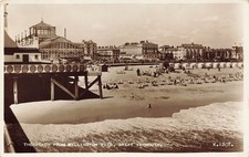 The Beach from Wellington Pier Great Yarmouth RP Postcard (J268)