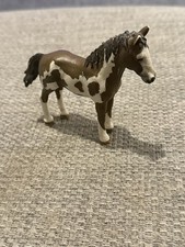 Schleich Pinto Yearling toy horse figure
