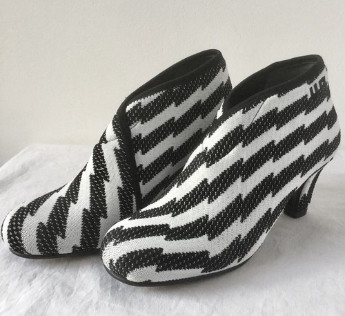 United nude mid - nude, shoes