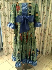 Xmas scene Panto Dame, blue