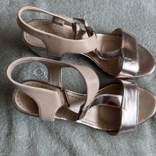 Clarks Ladies Sandals Rose Gold Size 4.5  37.5