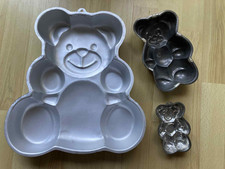Vintage Huggable Teddy Bear Cake Pan Baking Mould Wilton #502-3754 1982 
