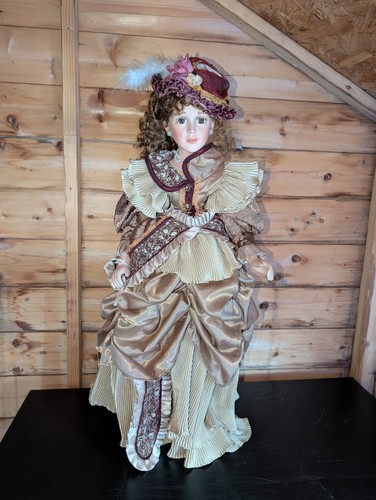 Large haunted doll - large,