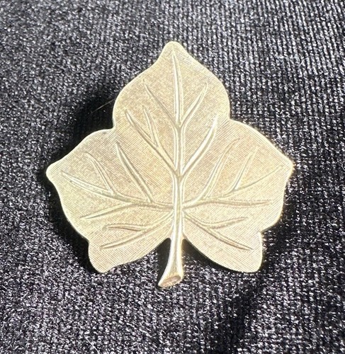 Crown trifari maple leaf - trifari,