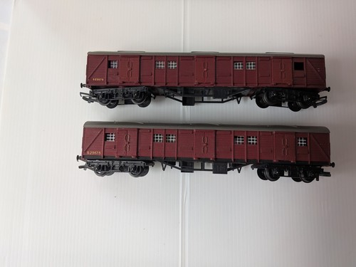 Pair maroon triang utility - of,