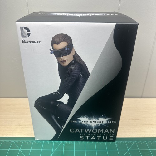 Sealed catwoman statue 6 - catwoman,