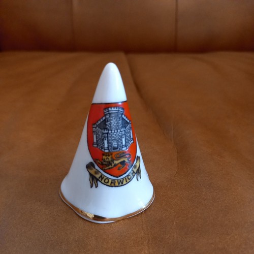 Goss crested china model of - crested,