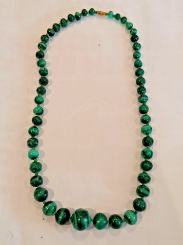 Graduated bead necklace