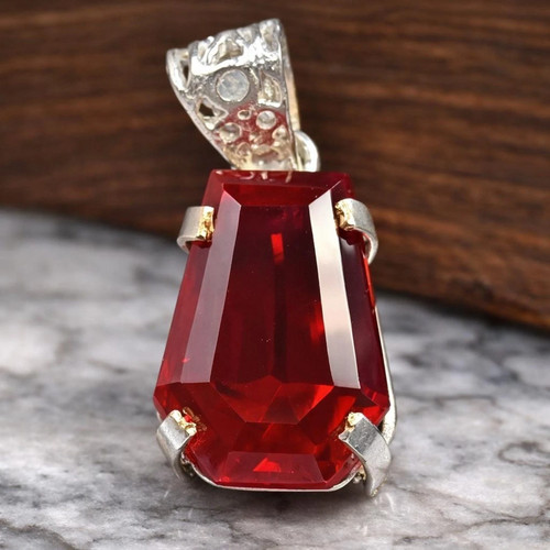 Natural red ruby - ruby, ct