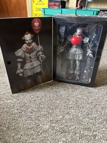 Neca pennywise figure - pennywise,