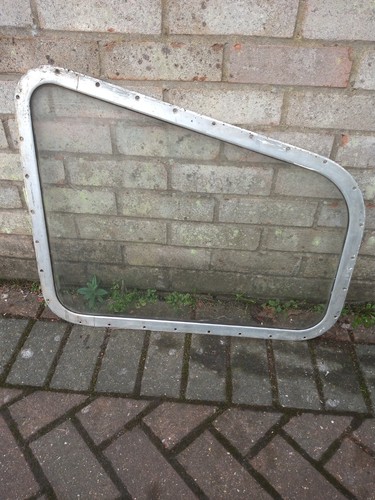 One shaped glass non opening - one,
