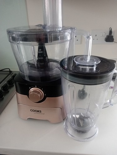 Cooks professional food - cooks,
