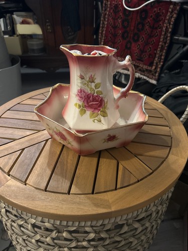 Small wash bowl jug - &,