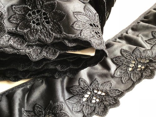 Laverslace black gathered - black,