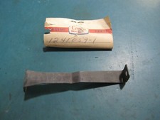 Cessna 210 Hub Cap Clip