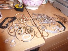 Vintage assorted jewellery, earings, necklaces, rings etc