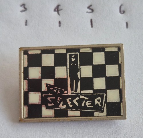 Metal enamel badge vintage - -,
