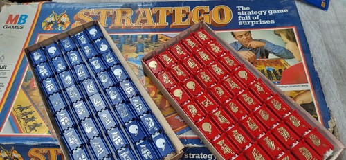Vintage 1982 stratego board - 1982,