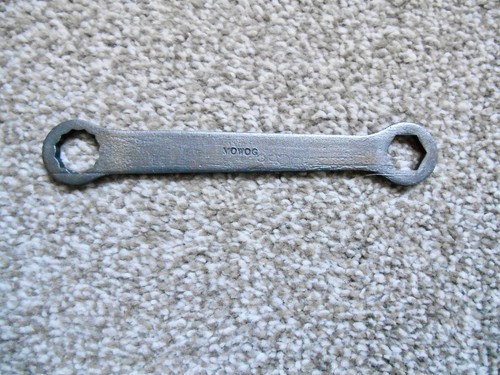 Vintage mowog cylinder head - ,