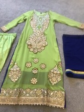 women / girls beautiful three pics set. size S . worn once