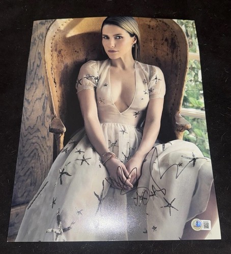 Sophia bush signed 11x14 photo - bush,