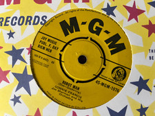 Connie Francis - Robot Man / Mama - MGM 1076 - 1960 - Vinyl Excellent