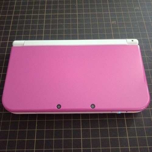New nintendo 3ds pink - ll, white