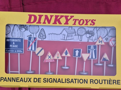 Dinky road signs - dinky, signs.