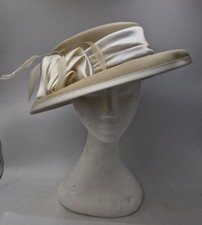 C&A Occasion Hat Beige Cream