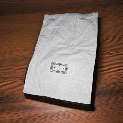 Gucci beige logo - gucci,