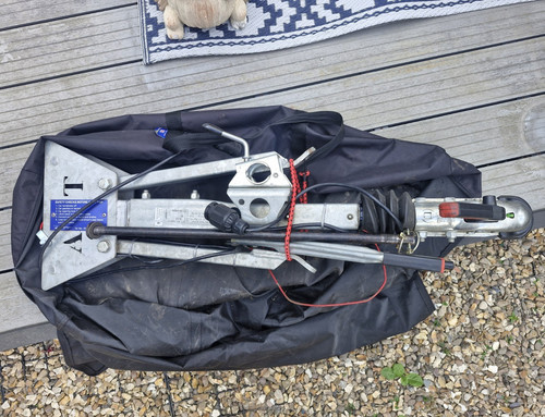 Armitages overun braked tow - braked,