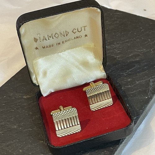 Diamond cut gold - gold, tone