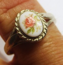 STERLING SILVER  CUTE CAMEO STYLE RING WITH PAINTED FLOWER PANEL SIZE U