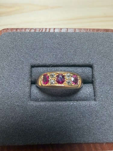 18ct yellow gold diamond ring - 18ct,