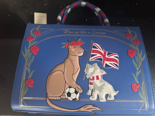 Radley world cup 2023 - radley, lioness
