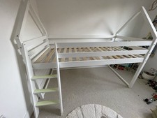 Single Kids Bed Pine Wood Slatted Bed with Safety Fence House Shaped White