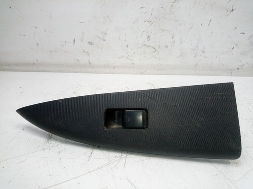 809609u00a 102523 front - front, window