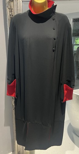Striking vintage black red - &,