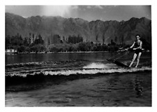 India, Srinagar, Aquaplane on