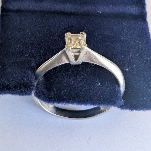 Pure platinum 39ct princess - platinum, 0.39ct