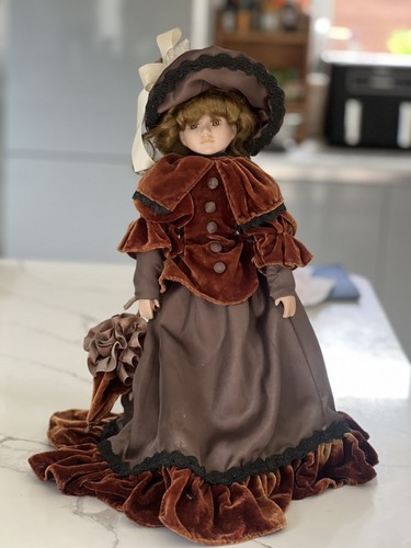 Vintage porcelain collector - vintage,