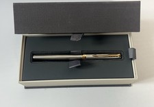 PARKER Sonnet Fountain Pen Stainless Steel with Gold Trim Medium Nib 1931504