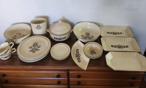 Pfaltzgraff village stoneware - pfaltzgraff,
