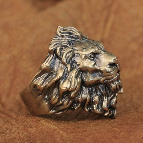 High detail brass lion ring - detail,