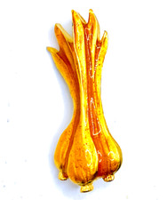 HTF VINTAGE UNUSUAL LEEKS VEGETABLE BUNDLE ORANGE ENAMEL BROOCH PIN