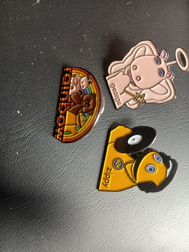 Rainbow metal badges - x3,
