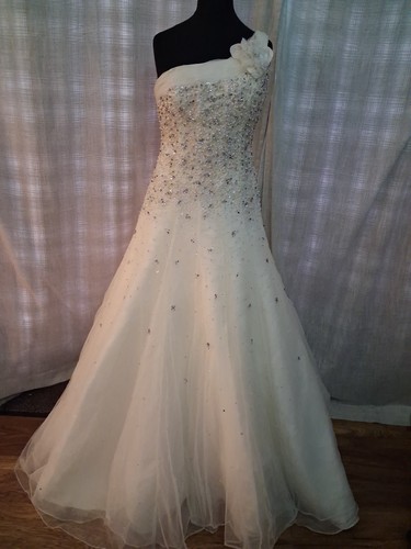 Wedding dress size ivory - size,