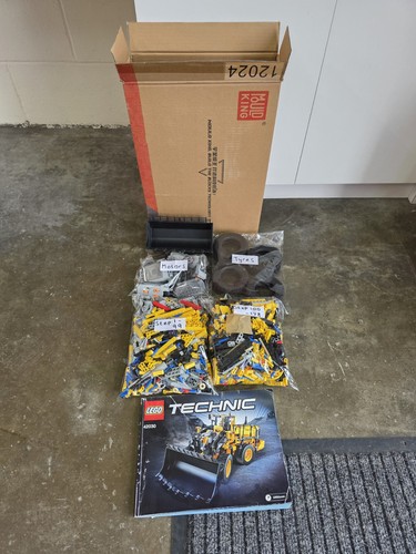 Lego volvo loader set 42030 - volvo,