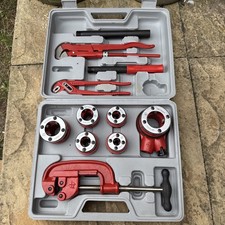 Plumbers Steel Pipe Threading Ratchet Cutting Tool Kit 1/4"-1-1/4, 