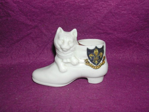 Willow art crested china cat - crested,